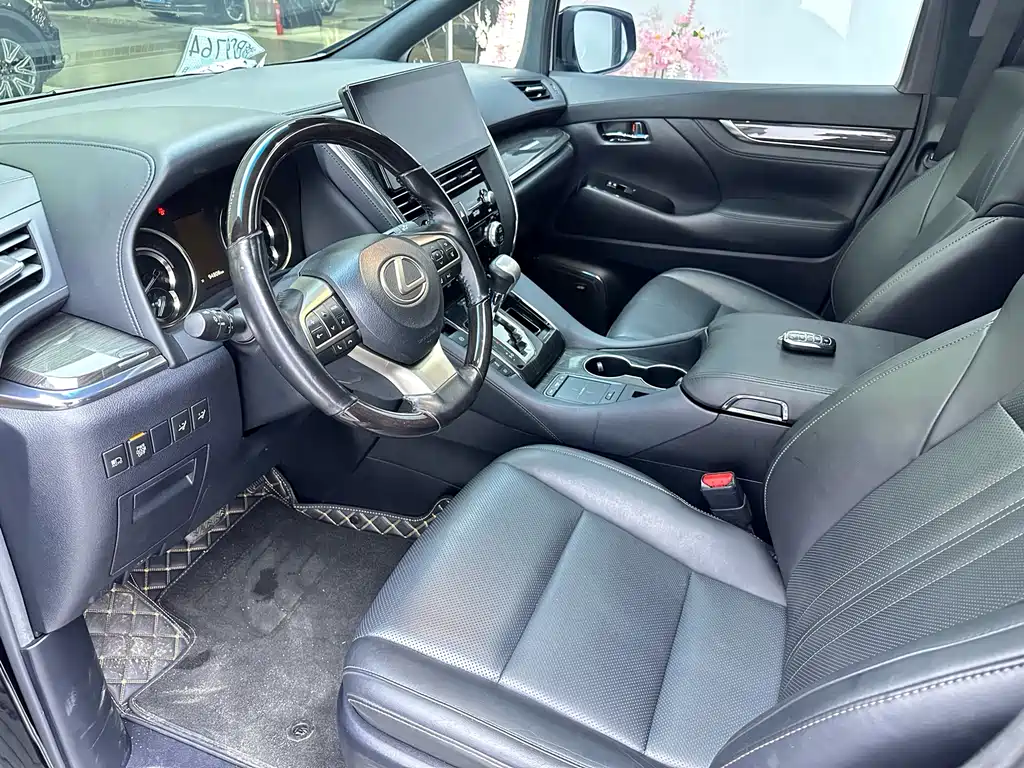 Lexus LM 2021 — фото 12