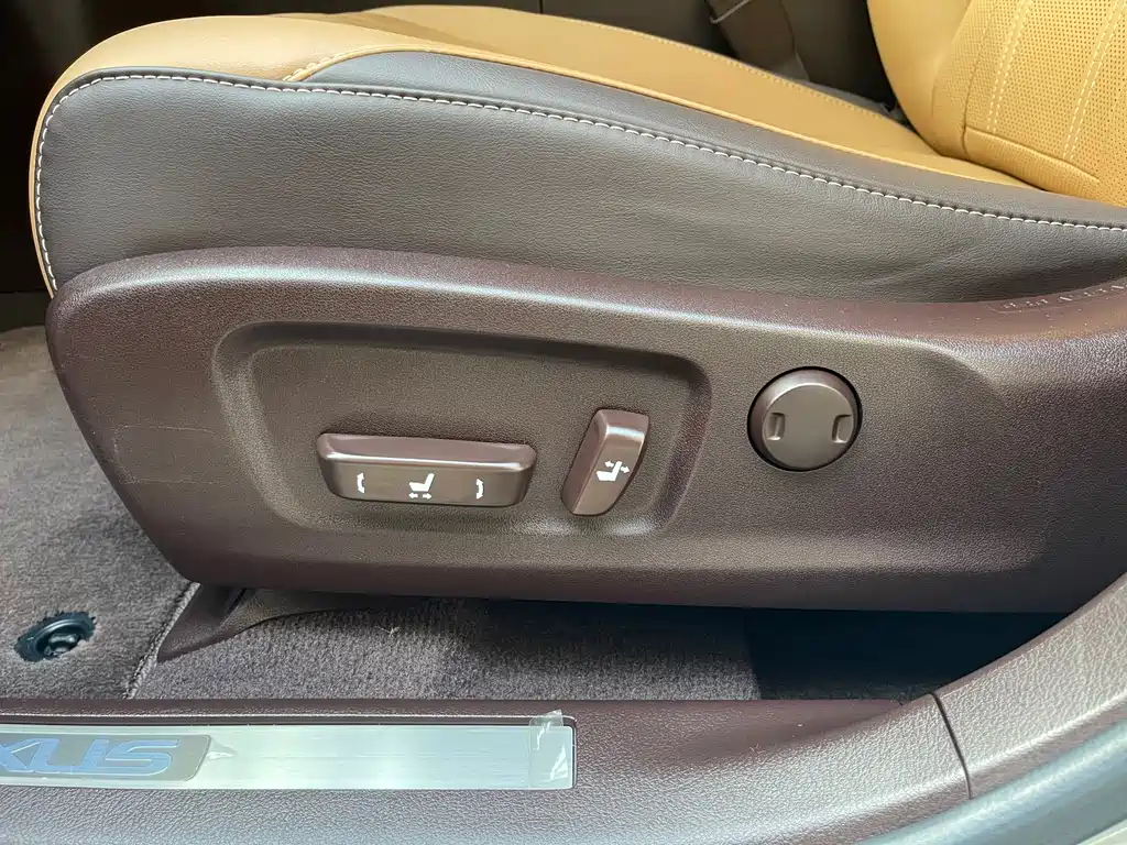 Lexus RX 2018 — фото 17