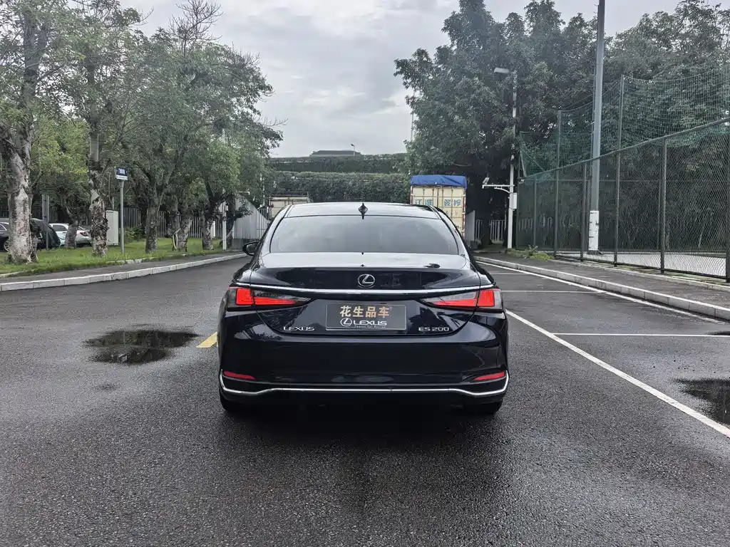 Lexus ES 2020