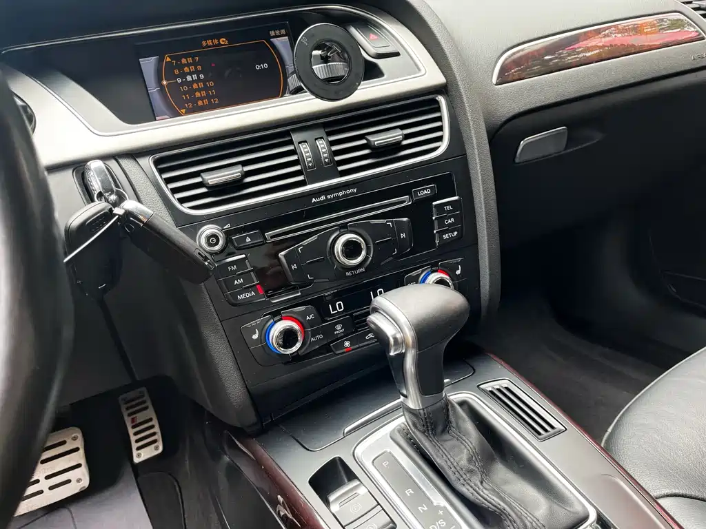 Audi A4L 2015 — фото 12
