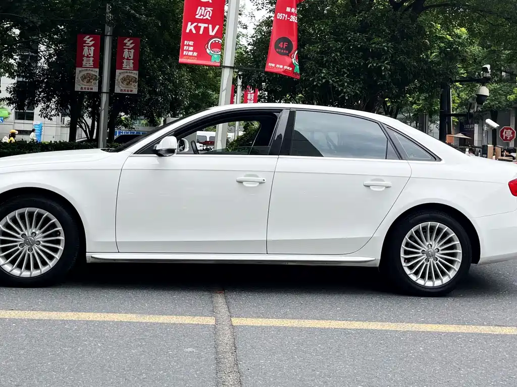 Audi A4L 2015