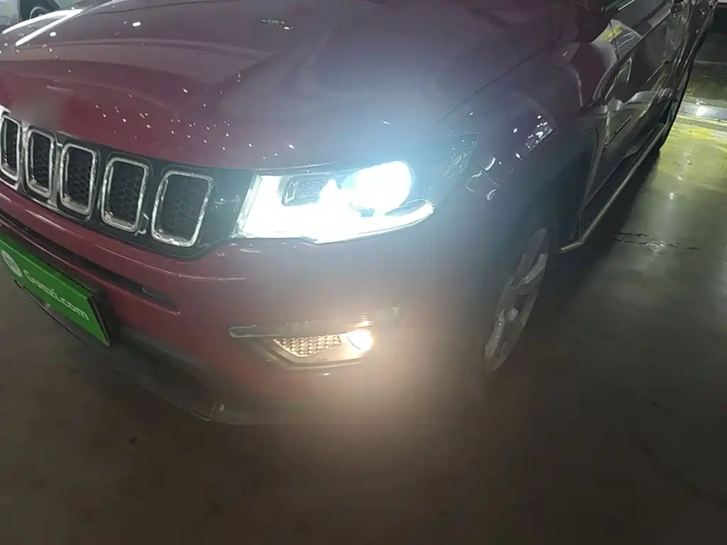 Jeep Compass 2018 — фото 24