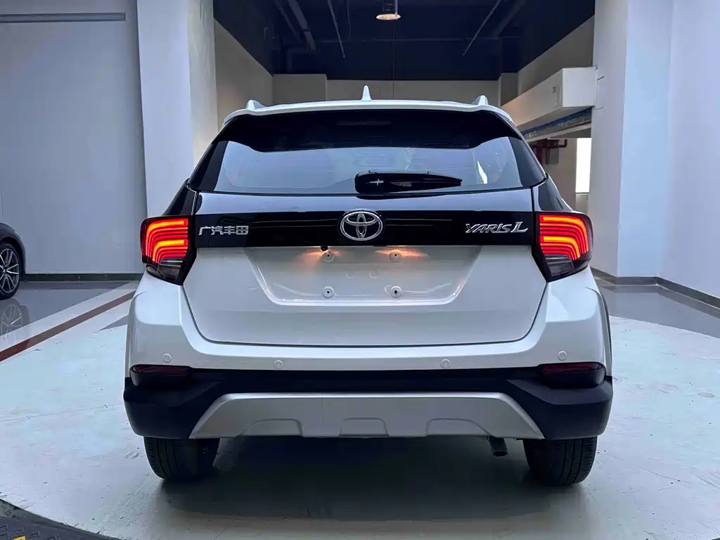 Toyota Yaris L 2022 — фото 5