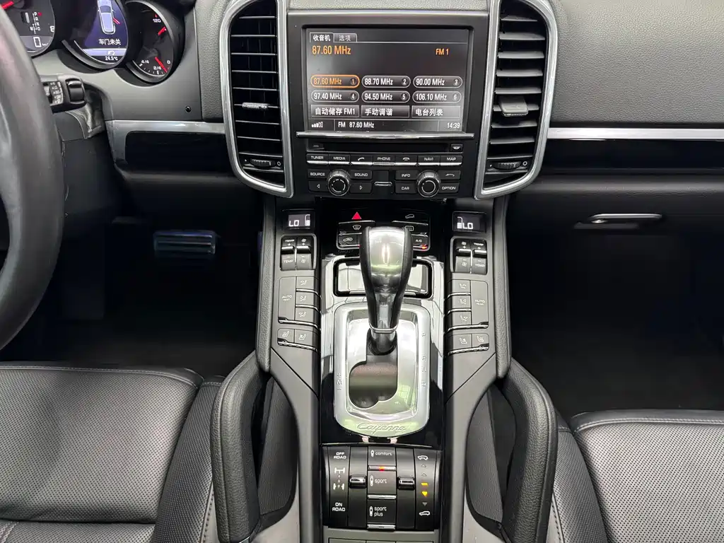 Porsche Cayenne 2015 — фото 22