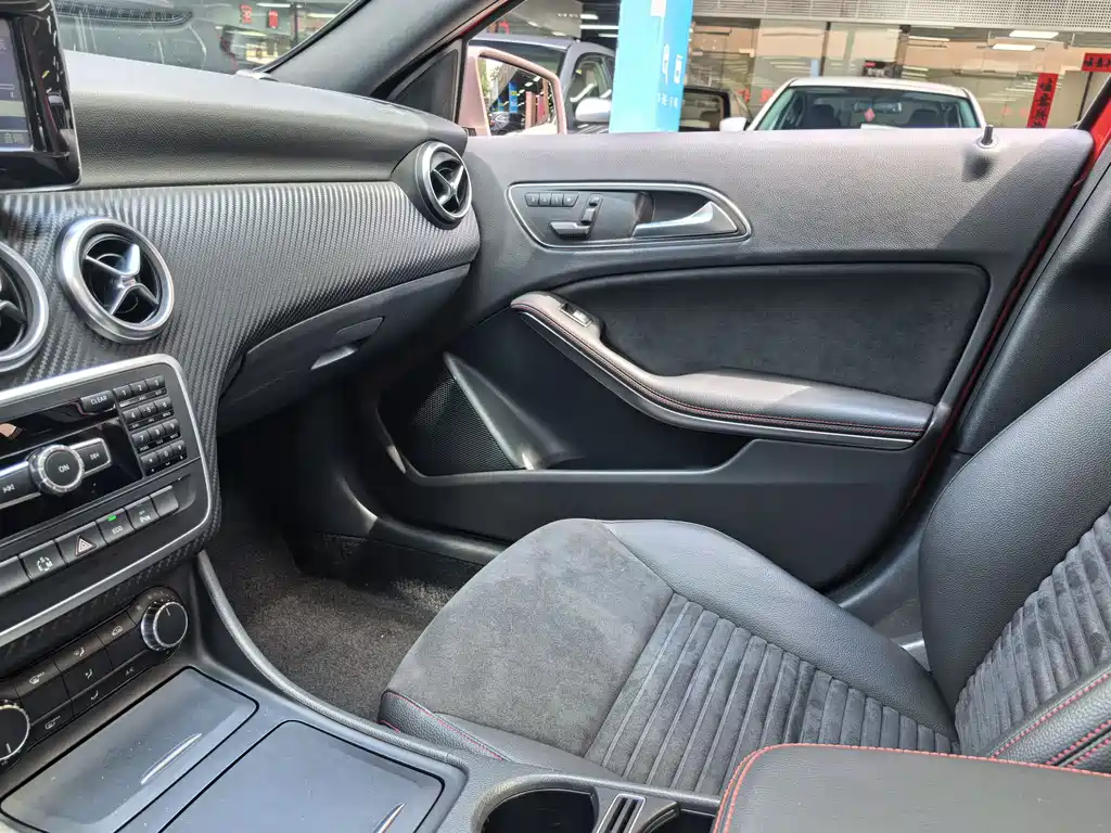 Mercedes-Benz A-Class 2015 — фото 21