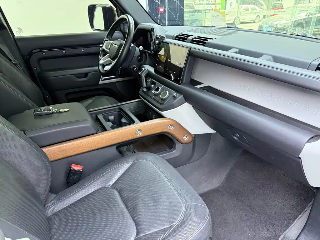 Land Rover Defender 2023 — фото 15