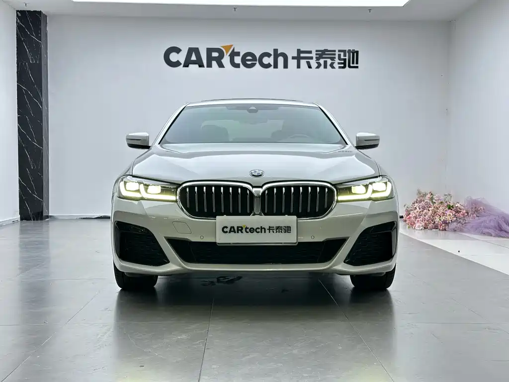 BMW 5 Series 2023 — фото 2