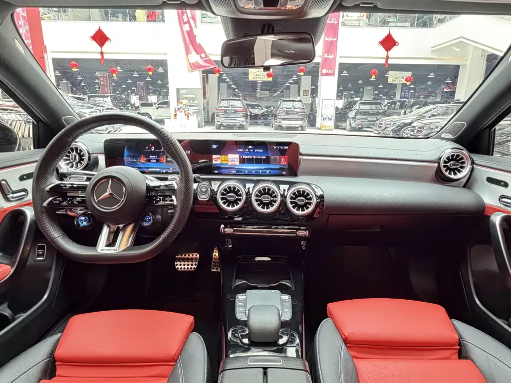 Mercedes-Benz A-Class AMG 2024 — фото 11