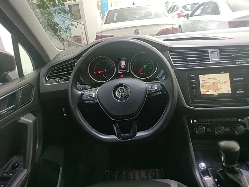 Volkswagen Tiguan L 2019 — фото 11