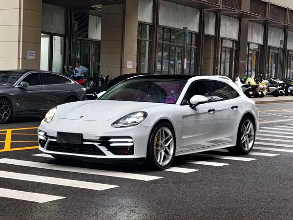 Porsche Panamera 2021
