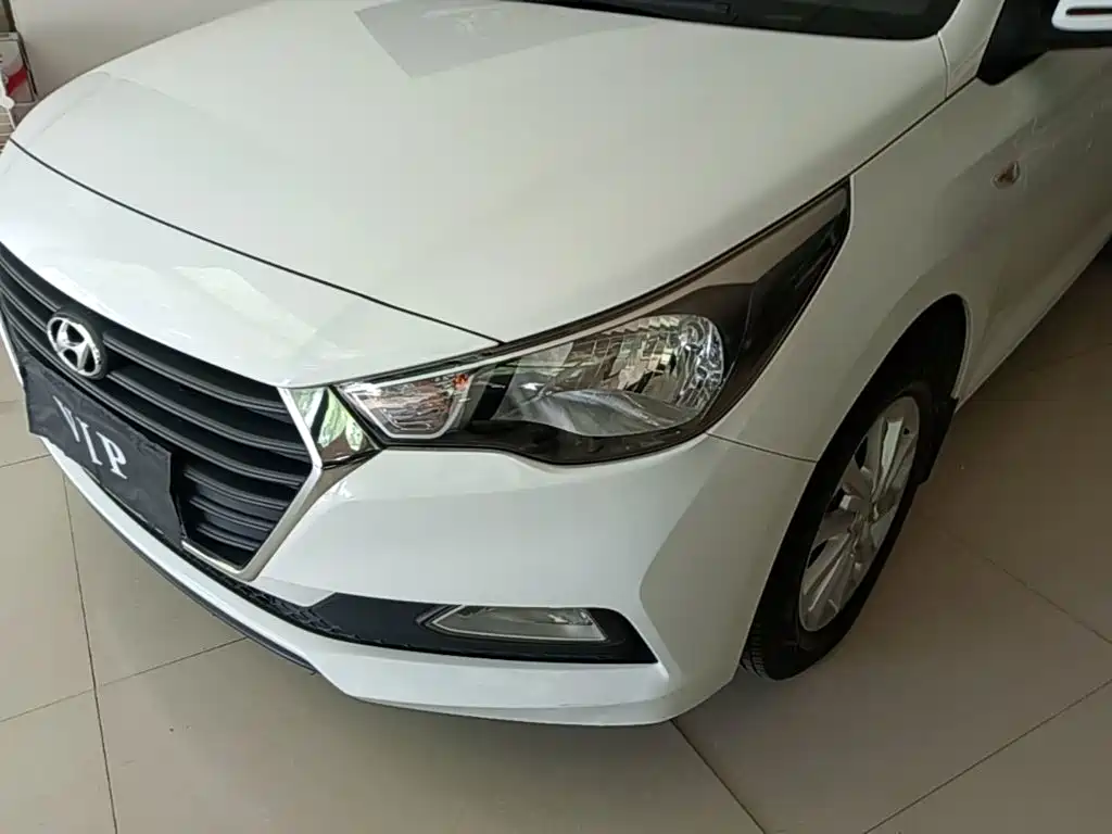 Hyundai Verna 2017 — фото 24