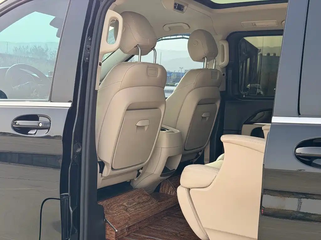 Mercedes-Benz V-Class 2020 — фото 17
