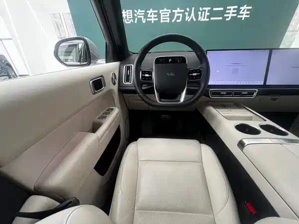 Li Auto L8 2025
