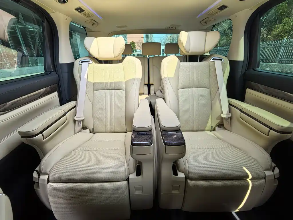 Toyota Alphard 2023 — фото 16