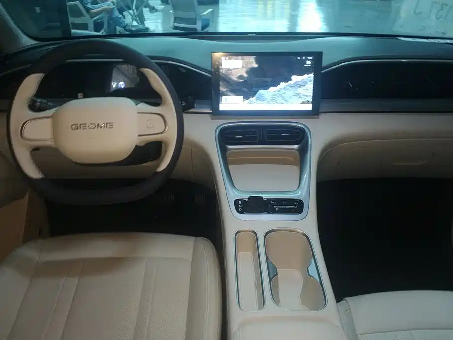 Geely Galaxy Starwish 2025 — фото 12