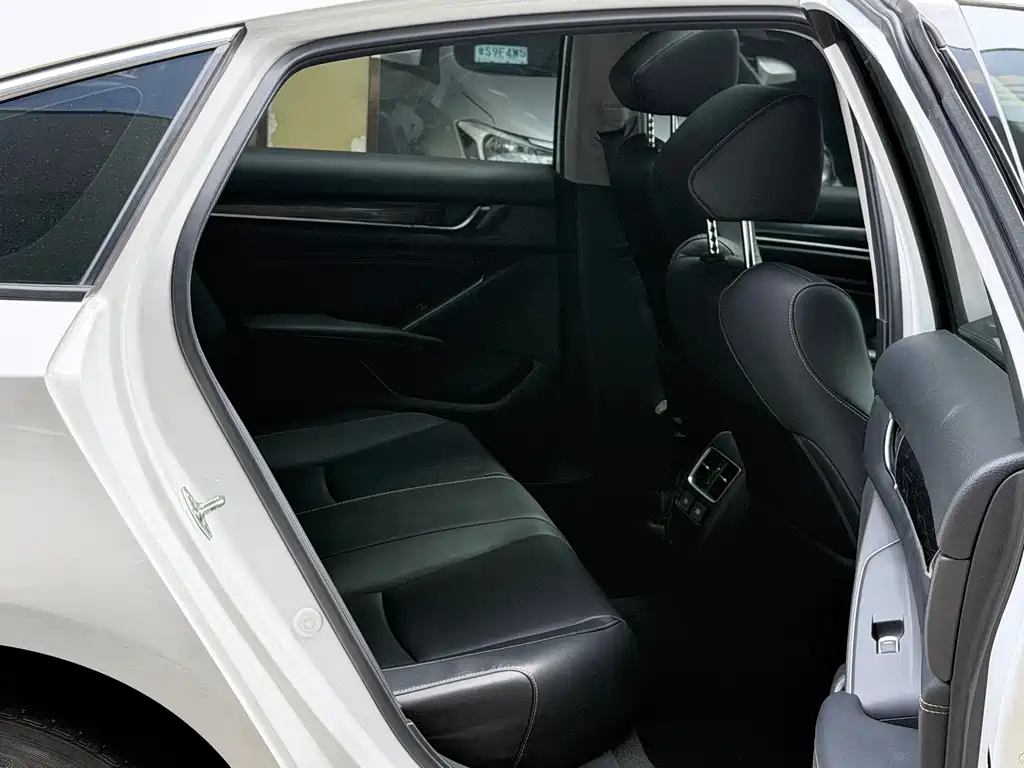 Honda Accord 2022 — фото 10