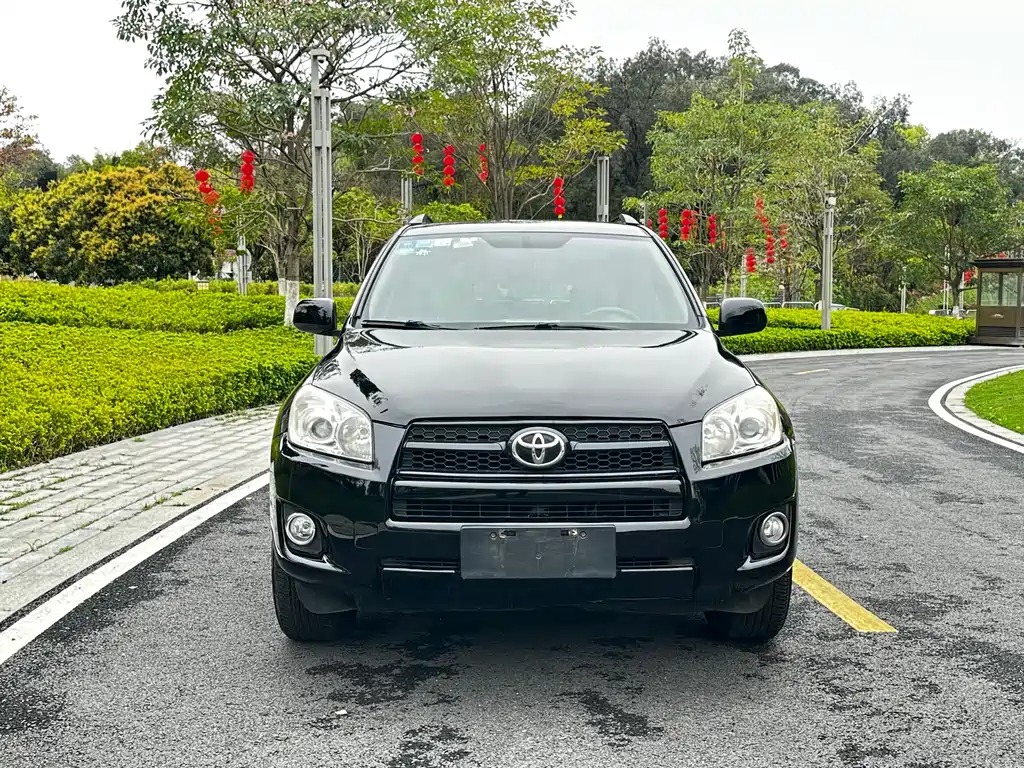 Toyota RAV4 2013 — фото 2