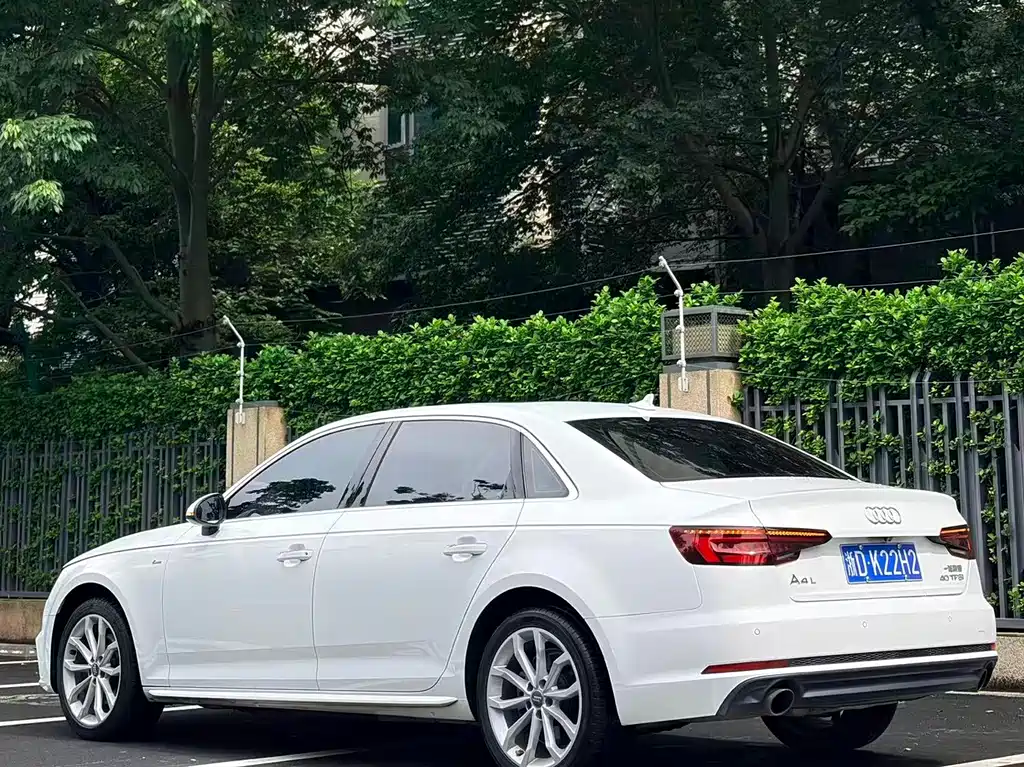 Audi A4L 2018 — фото 2