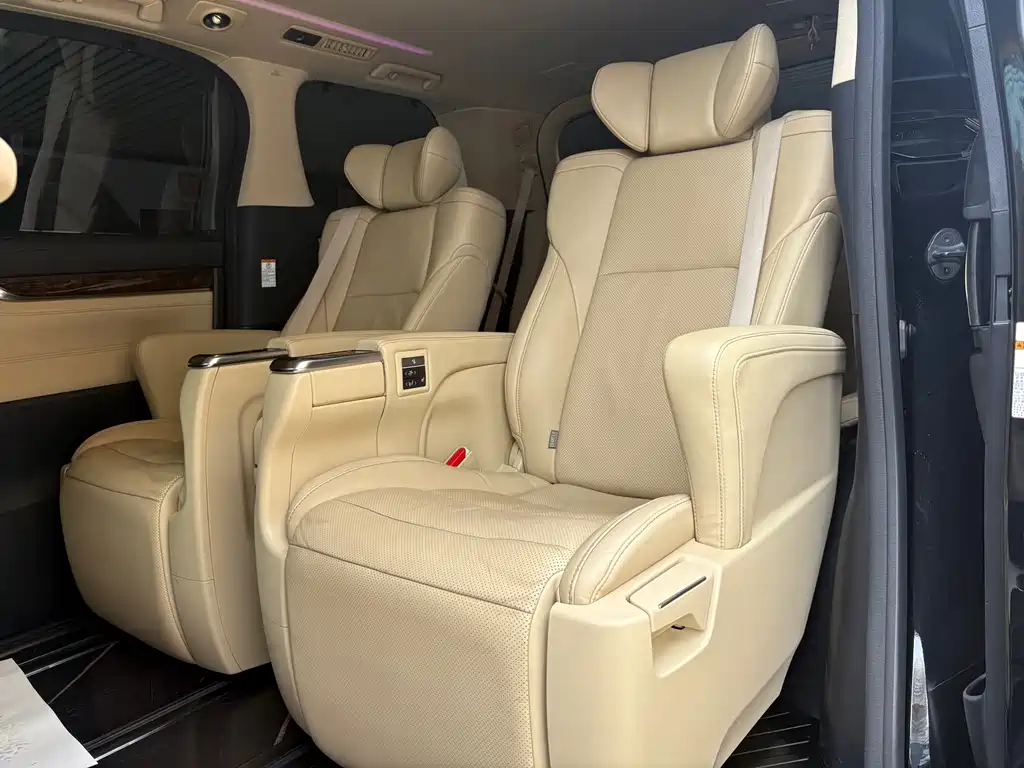 Toyota Alphard 2018 — фото 12