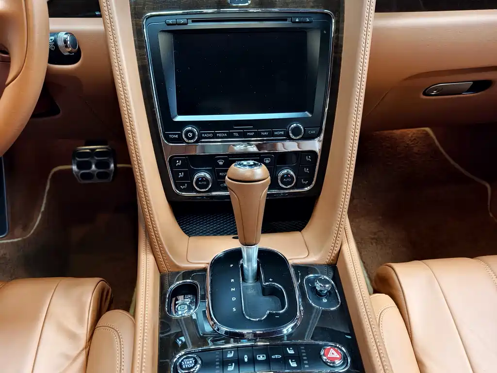 Bentley Flying Spur 2017 — фото 10
