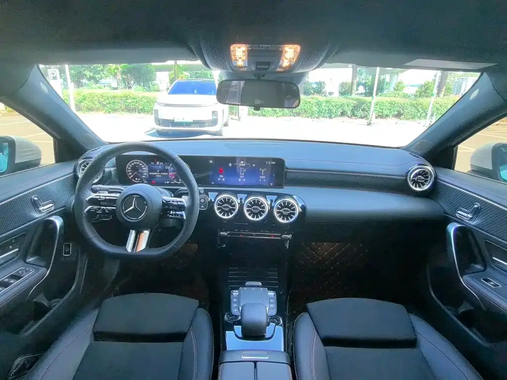 Mercedes-Benz A-Class 2024 — фото 11