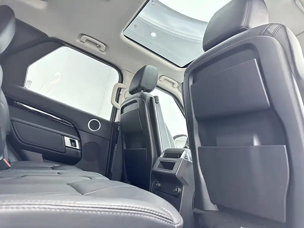 Land Rover Discovery 2017 — фото 14