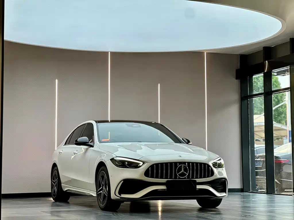 Mercedes-Benz C-Class 2023 — фото 3