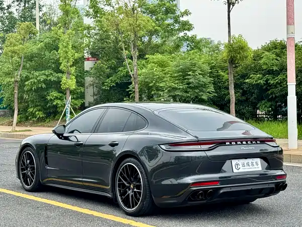 Porsche Panamera 2022