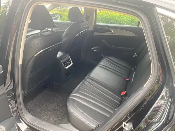 Hongqi H5 2023