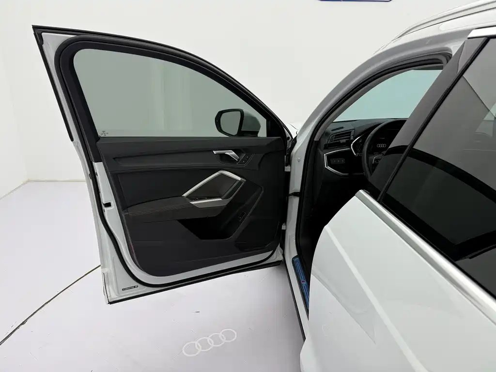 Audi Q3 2023 — фото 22