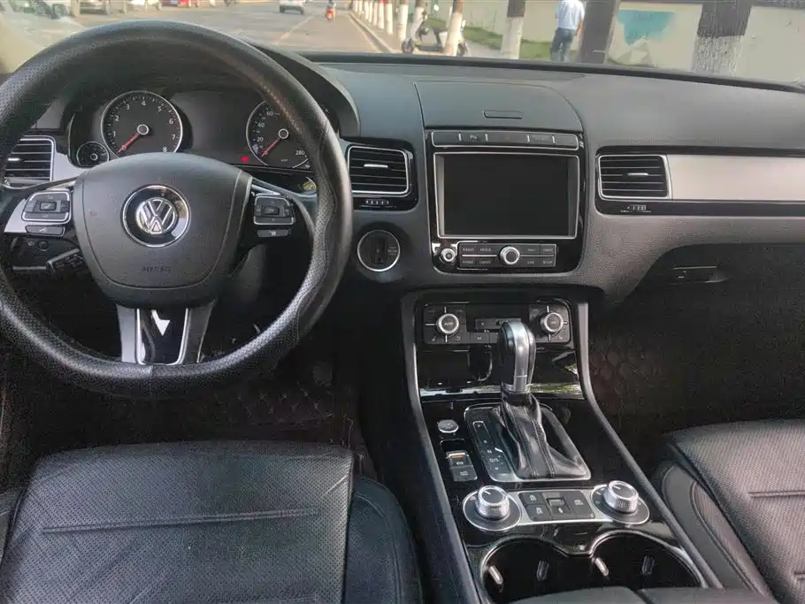 Volkswagen Touareg 2019 — фото 12