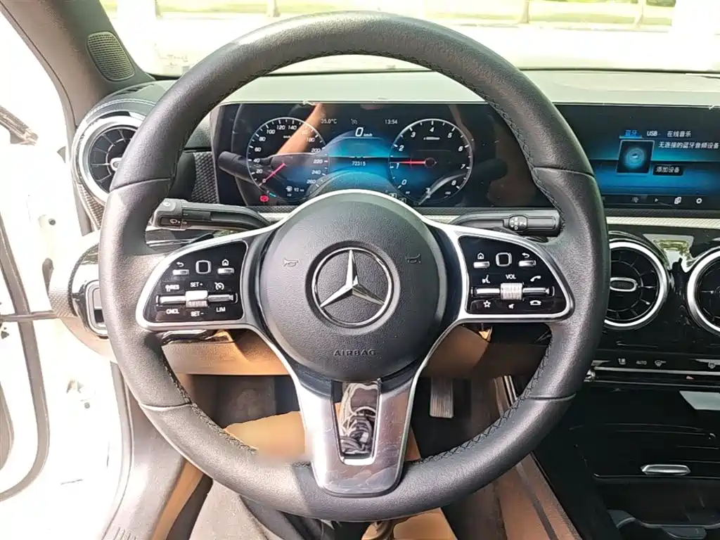 Mercedes-Benz A-Class 2022 — фото 11