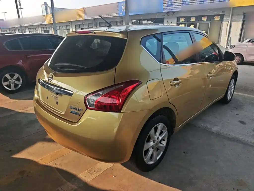 Nissan Tiida 2014