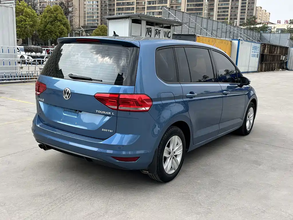 Volkswagen Touran 2019 — фото 9