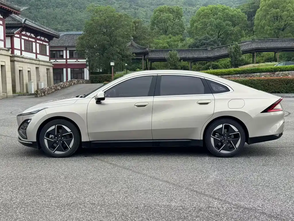 Wuling Starlight 2024