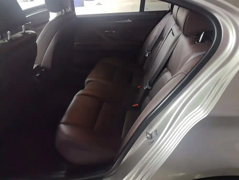 BMW 5 Series 2015 — фото 11