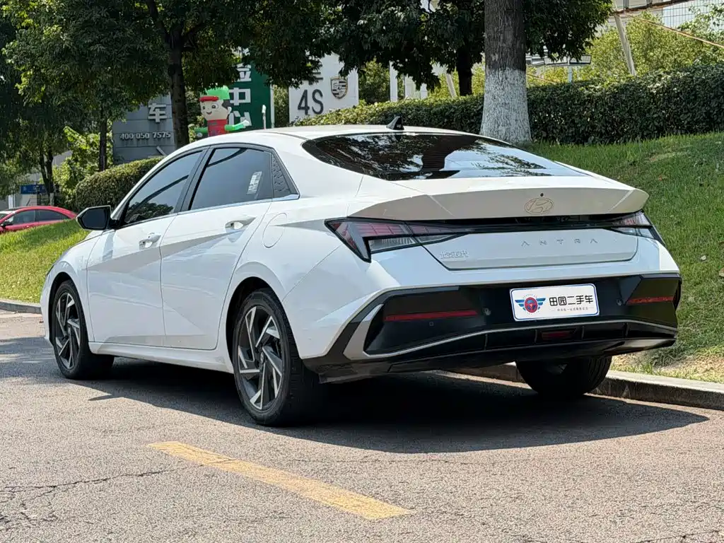 Hyundai Elantra 2023