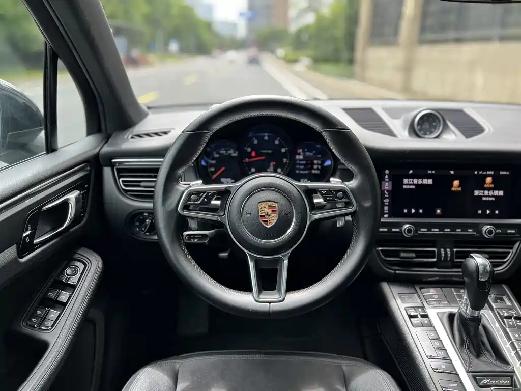 Porsche Macan 2018 — фото 11