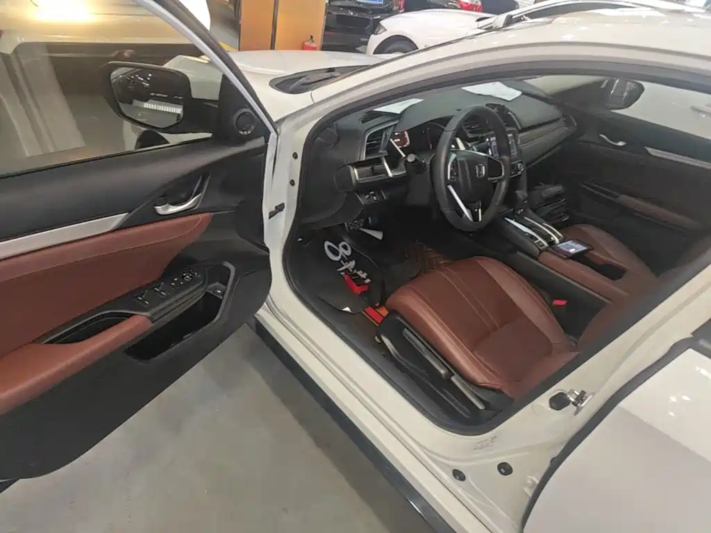 Honda Civic 2020 — фото 16