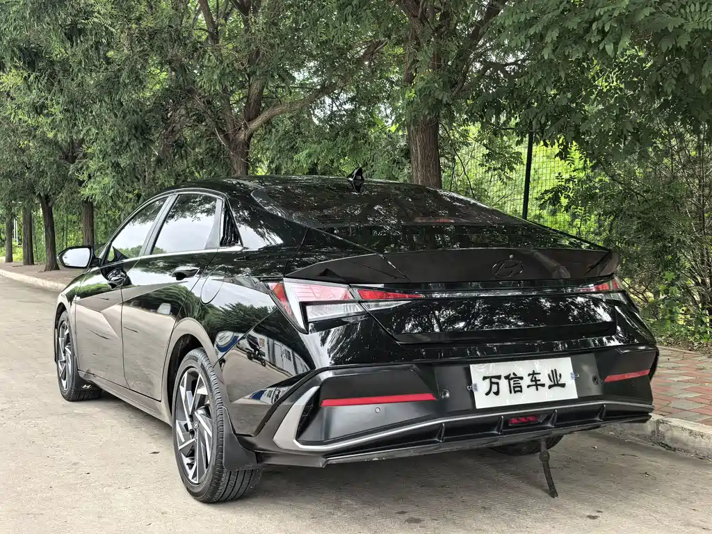 Hyundai Elantra 2023