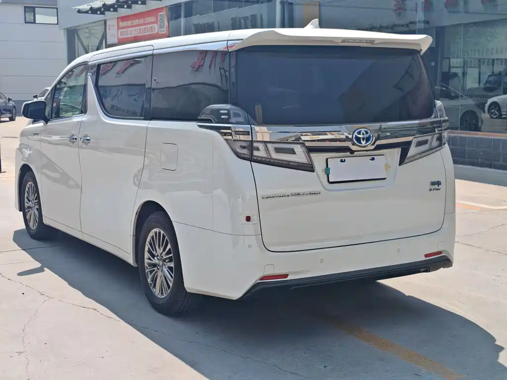 Toyota Alphard 2022 — фото 8