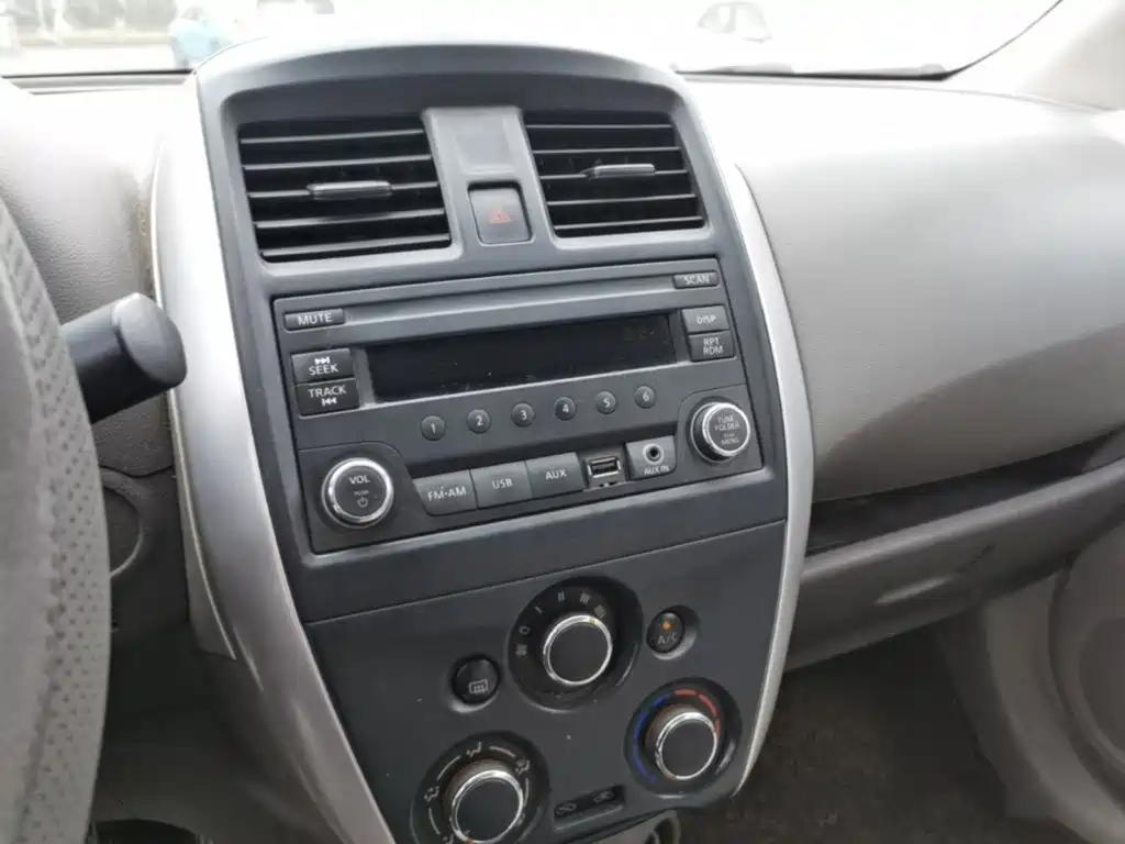 Nissan Sunny 2016 — фото 13