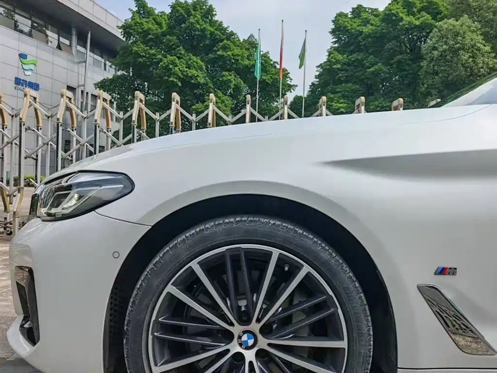BMW 5 Series 2022 — фото 15