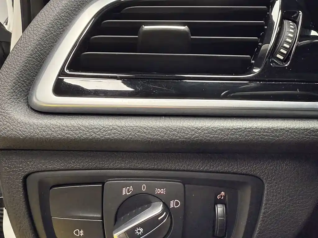 BMW 1 Series 2021 — фото 16