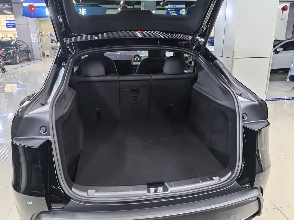 Tesla Model Y 2026 — фото 17