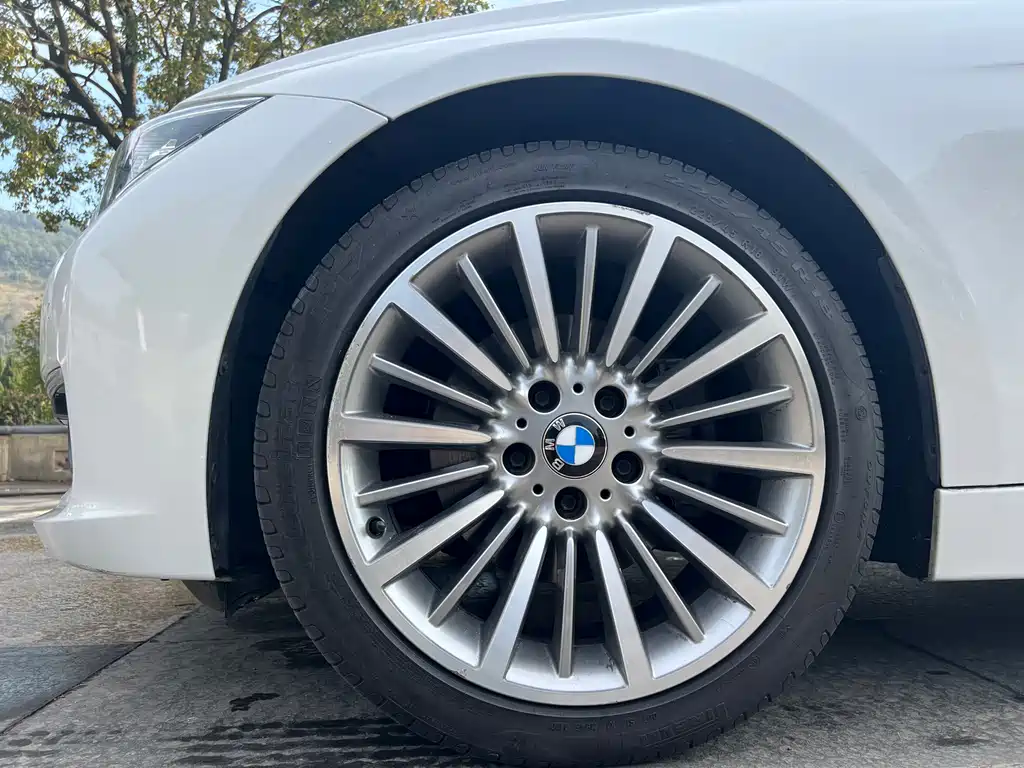 BMW 3 Series 2019 — фото 13