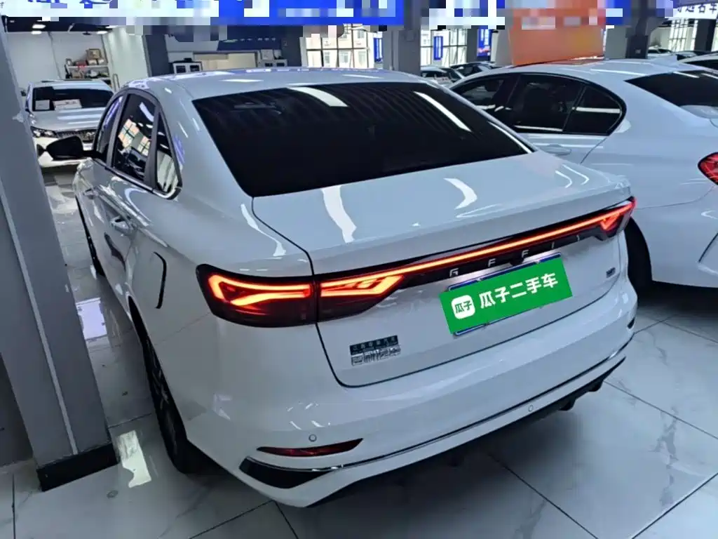 Geely Emgrand 2024