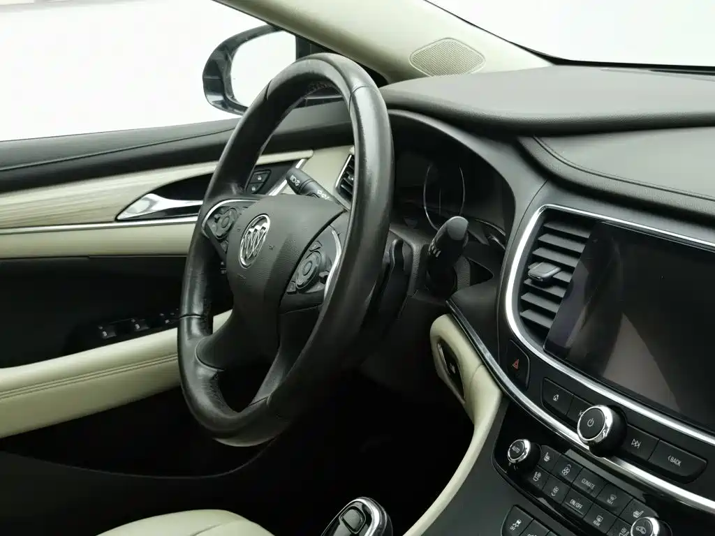 Buick LaCrosse 2017 — фото 22