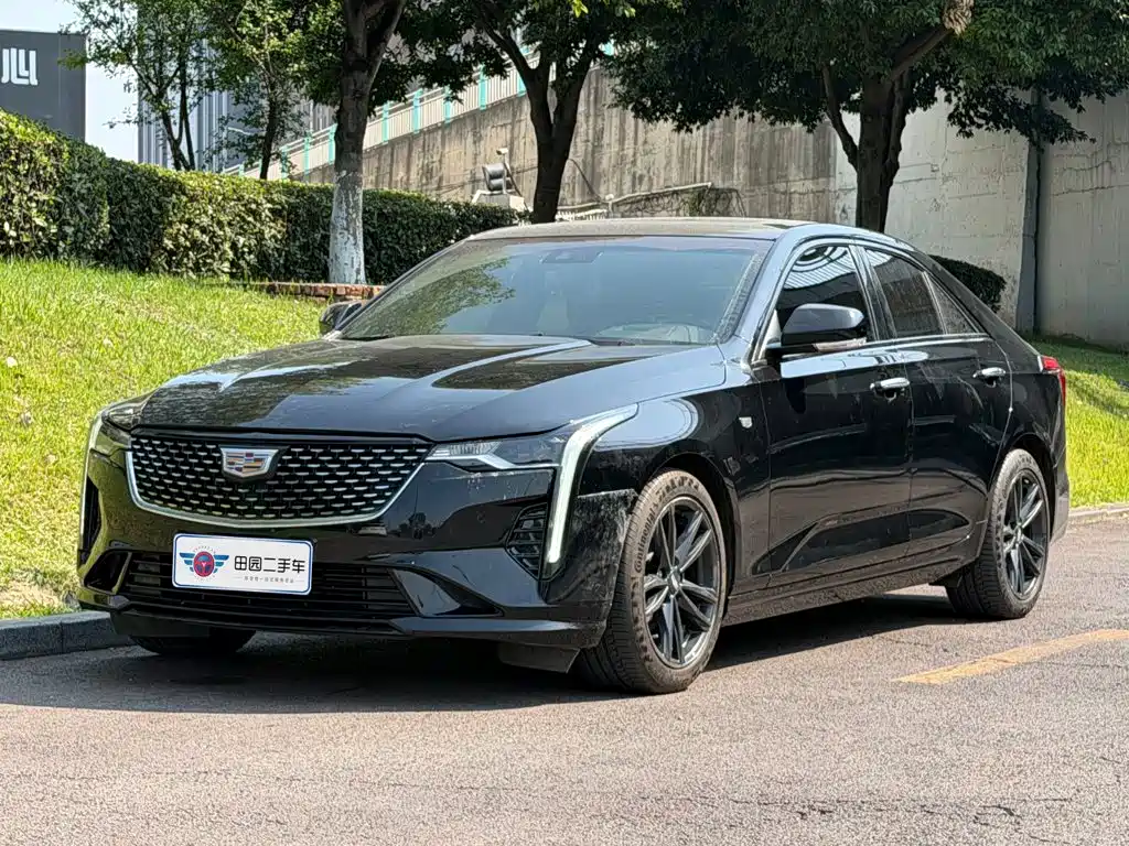 Cadillac CT4 2022 — фото 1