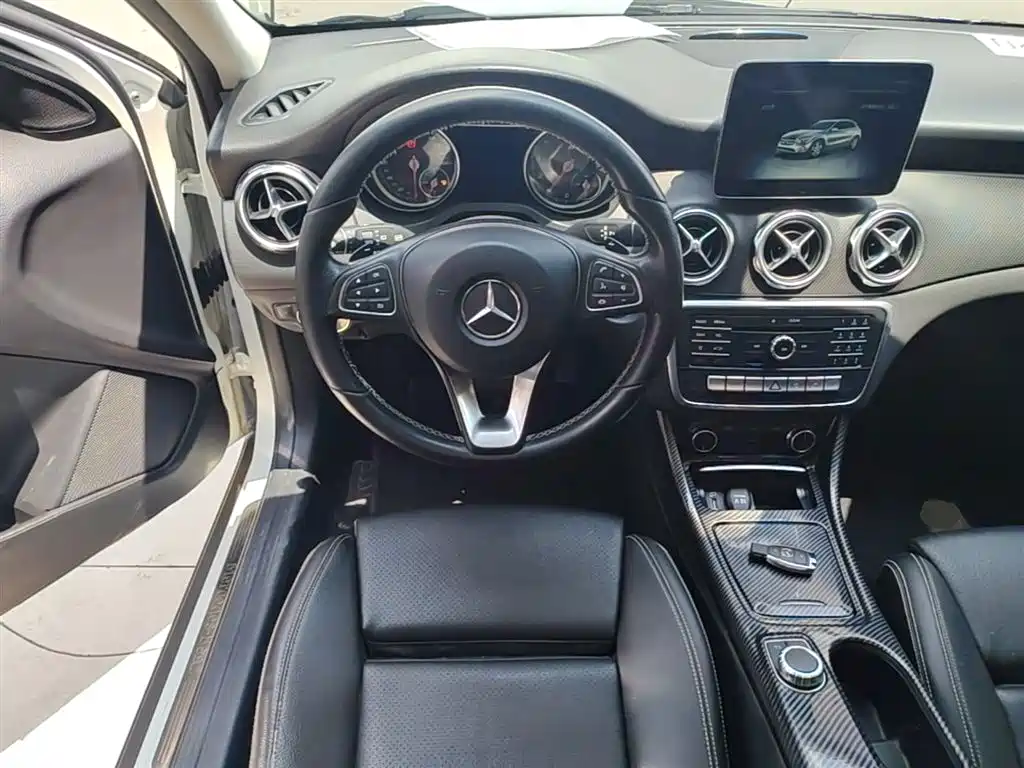 Mercedes-Benz GLA 2018 — фото 11